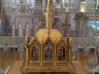 05h - relikvije sv. Male Terezije od Djeteta Isusa (kćer u obitelji Martin) (Kopiraj)