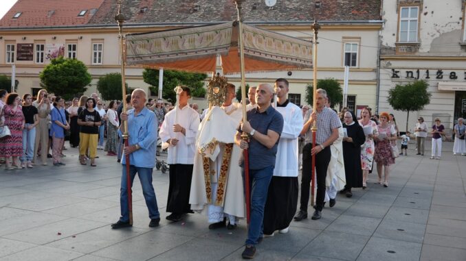 19-06-25_Tijelovo-konkatedrala-Osijek (41)