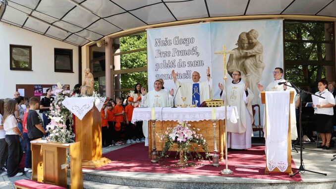 Mala Gospa u svetišru Gospe Brze Pomoći 01